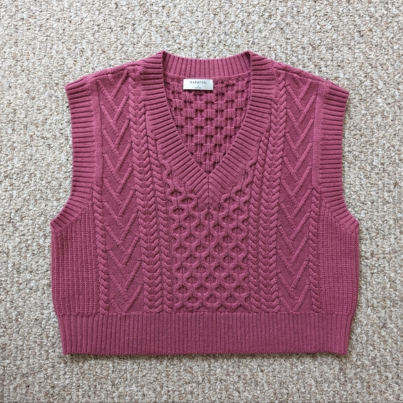 Aritzia Sweaters - Aritzia Babaton Knitted Vest